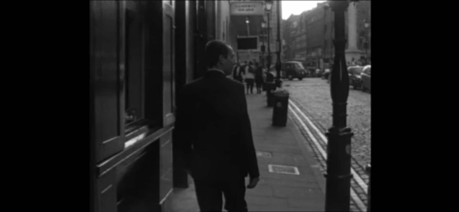 Following (1998)